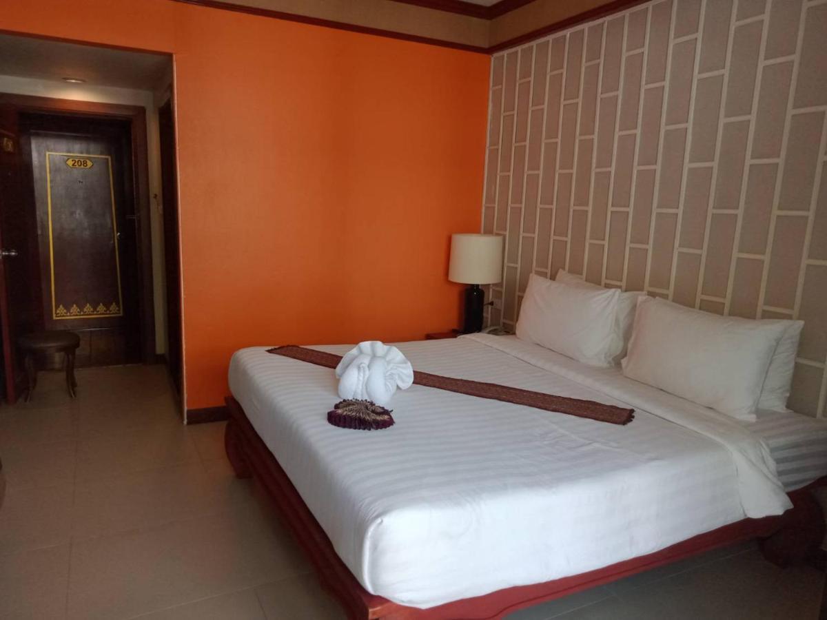 The Top Patong Resort Экстерьер фото