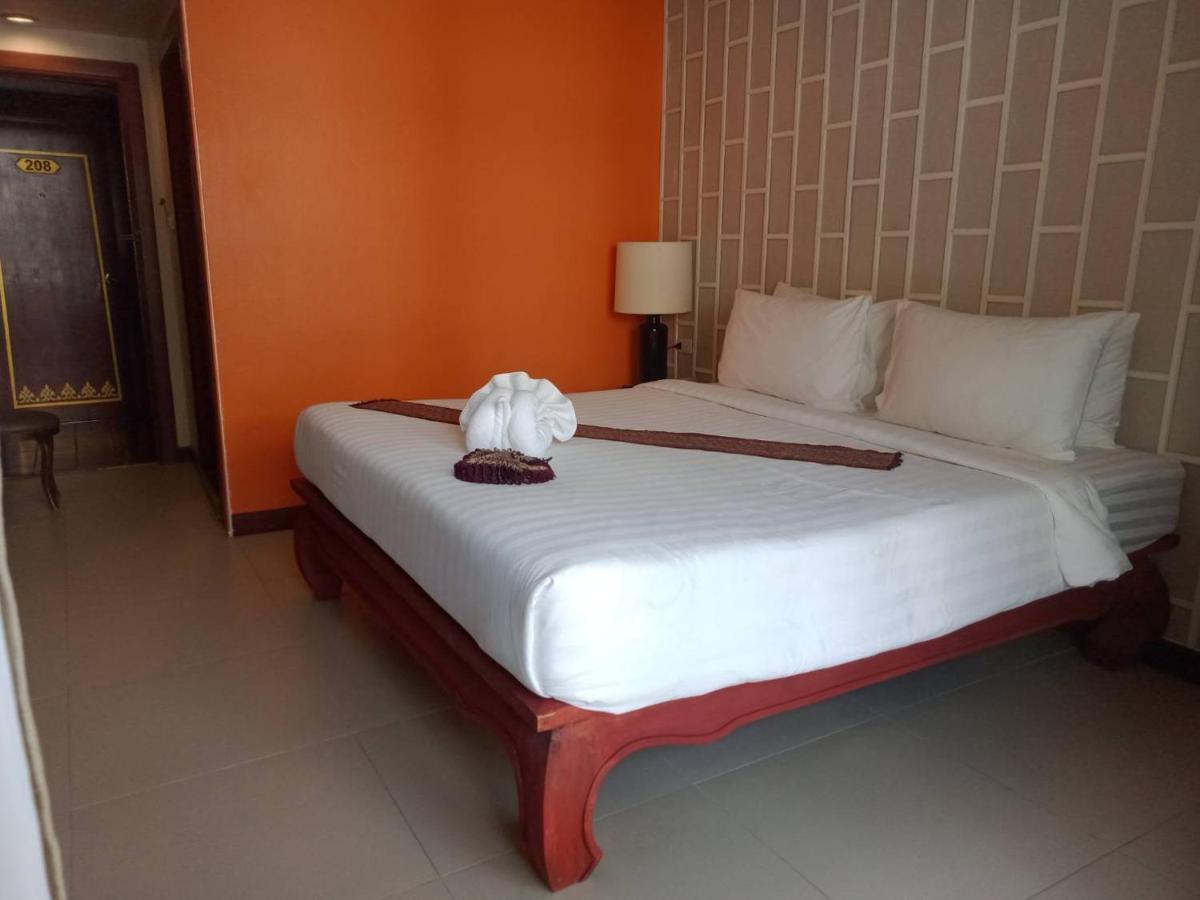 The Top Patong Resort Экстерьер фото